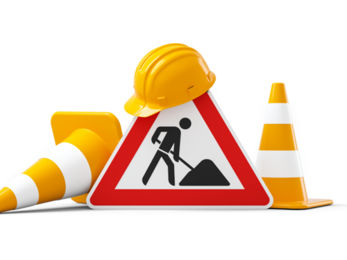 Böhlerstern: das Hotel in Kapfenberg für Seminare und Veranstaltungen Baustellenschild, Verkehrshütchen und gelber Bauhelm auf weißem Hintergrund